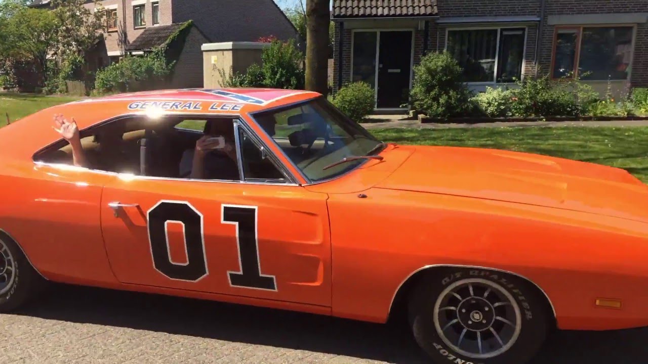Driving The Dukes' GENERAL LEE '69 Dodge Charger in Holland 2016