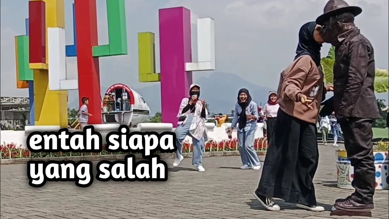 cewek ini di kerjain sama temen-temen nya..!! Prank patung hidup..!!!