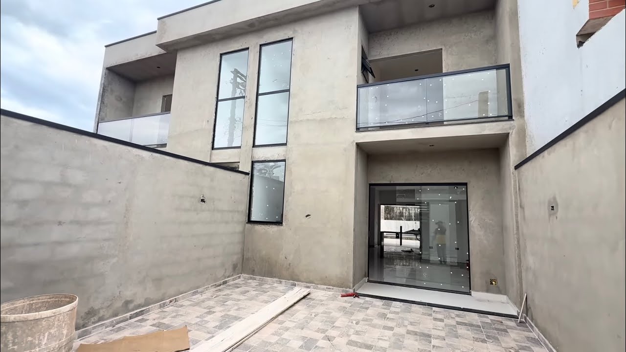 OPORTUNIDADE PERTINHO DO CENTRO DE ITANHAÉM!! SOBRADO COM 03 DORM, PISCINA E CHURRASQUEIRA!!