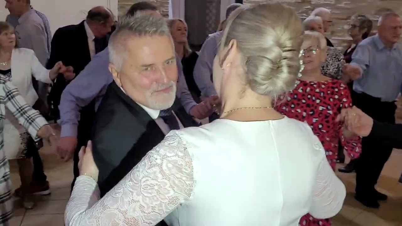 16 listopada 2024 Weronika tak pięknie zaśpiewała dla MAMY w Bursztynie z Kapelą Tomasza Stachury