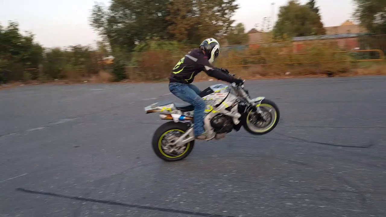 Kangaroo Stoppie 360