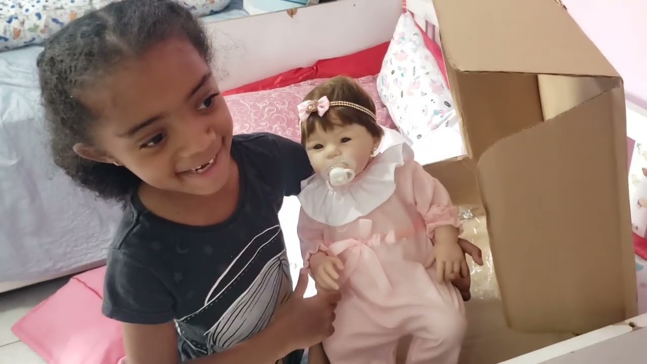 BEBÊ REBORN de silicone MAVIE CHEGOU 