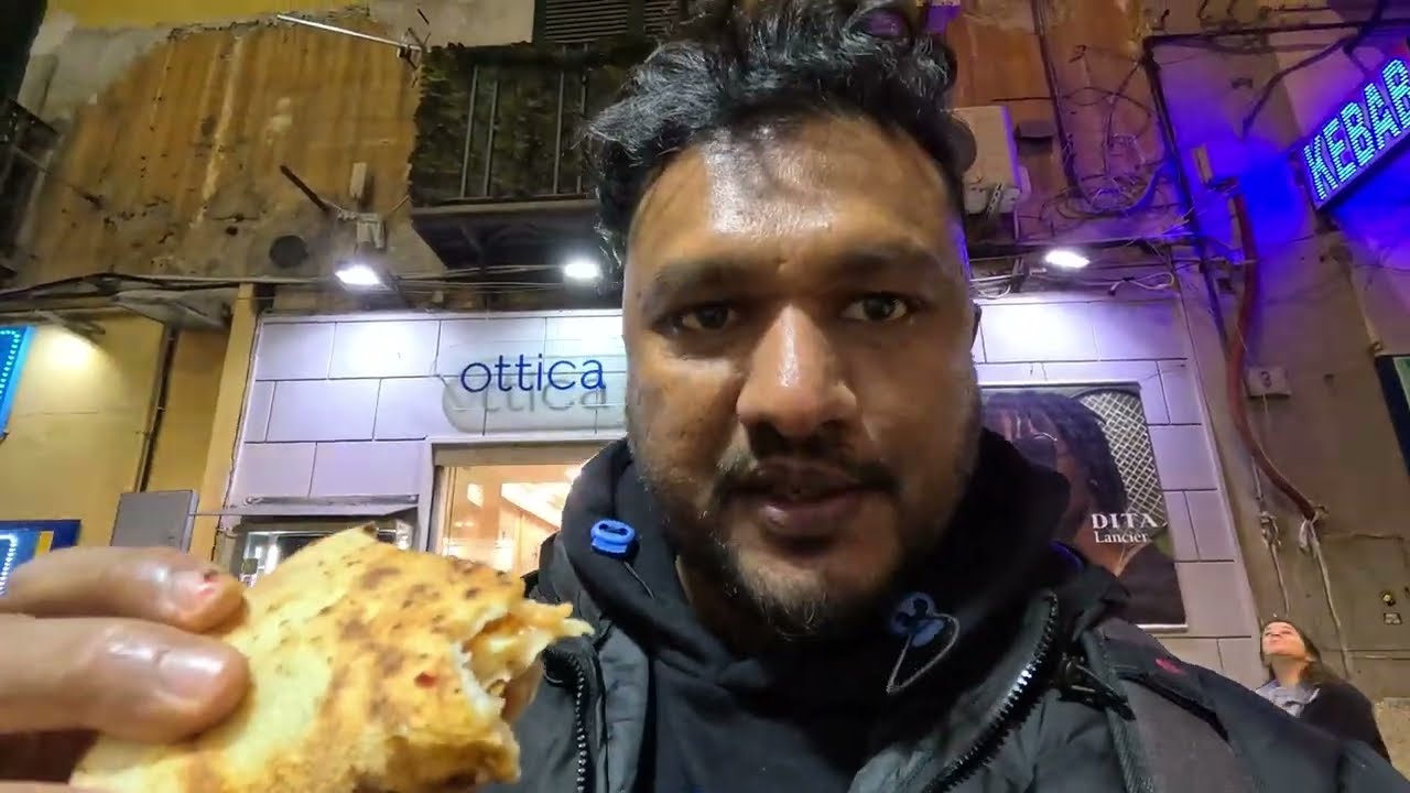 ඉතාලියේ රෑ street food 🍕 | Naples Diavola Pizza Test 🌙