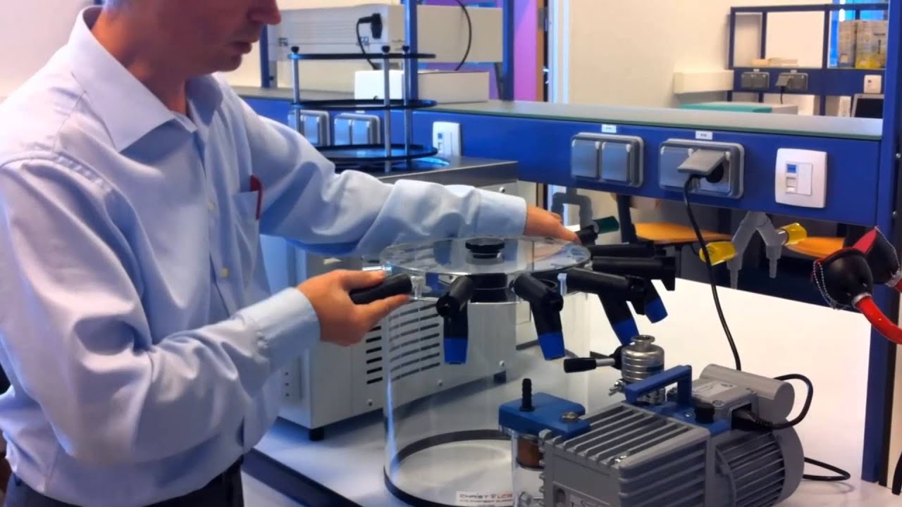 Installation d'un lyophilisateur Martin Christ et d'une pompe Vacuubrand