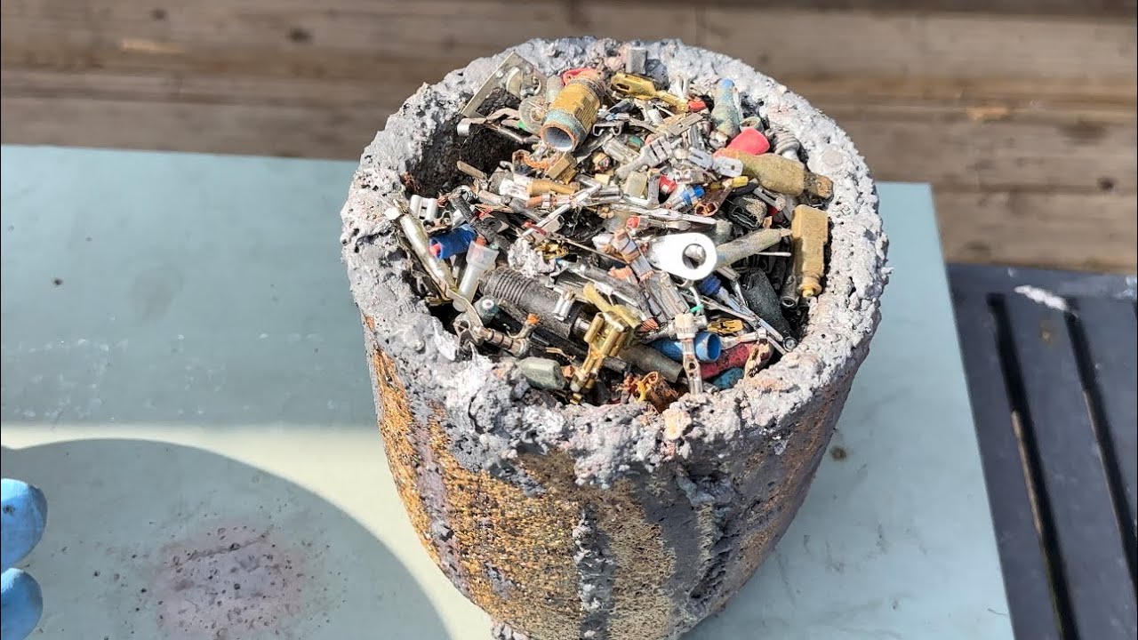 Mixed metals meltdown - melting electrical terminals and other bits and bobs ( scrap to stack )