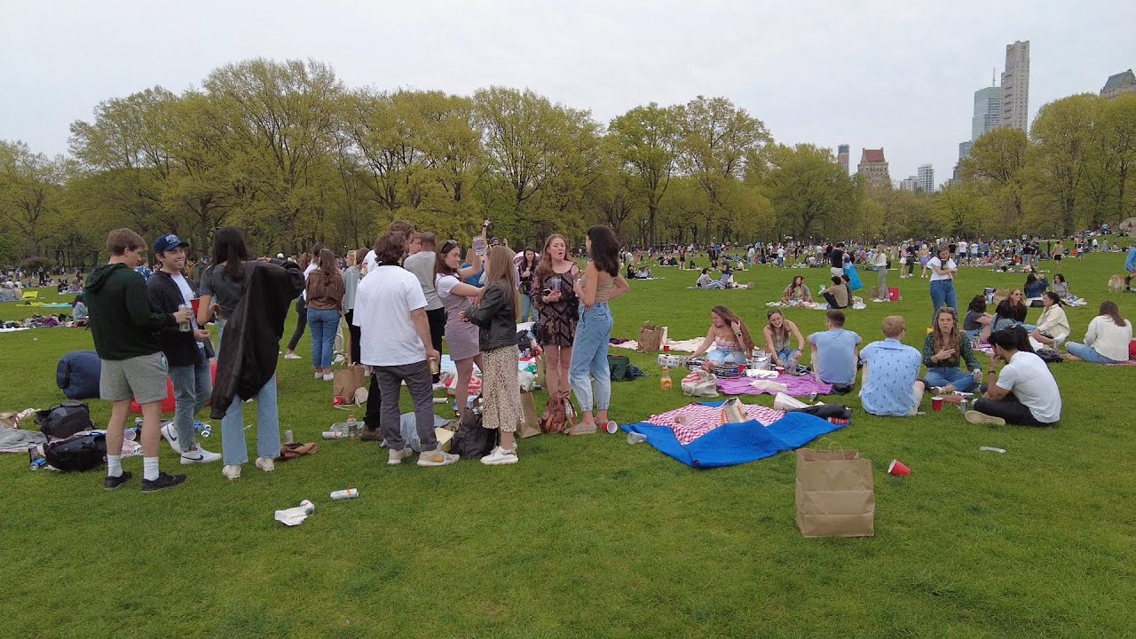 Walking Central Park's BUSIEST Lawn : Sheep Meadow