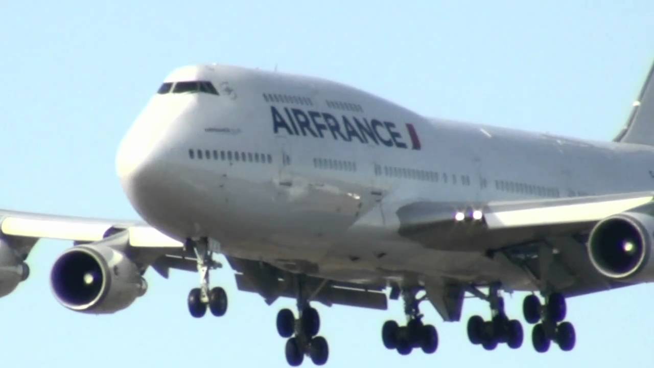 Air France 747 Fancy Landing Moves in Boston 3-12-2011