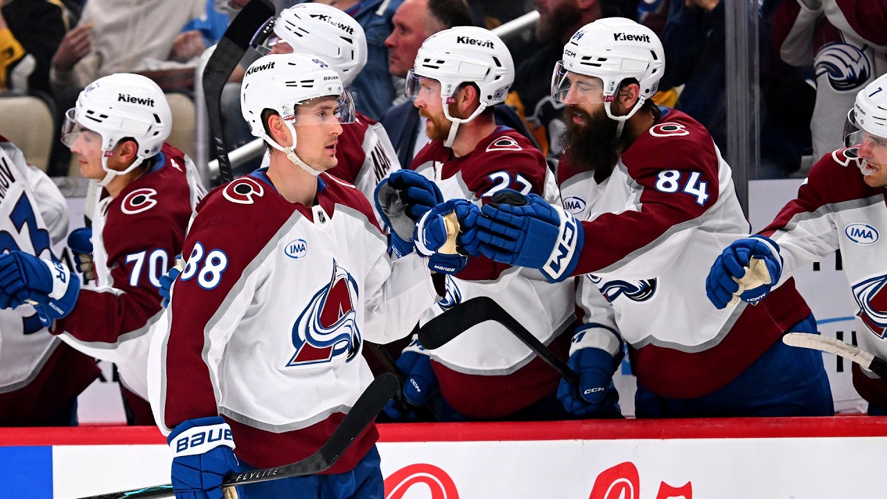 Martin Necas 🤝 the back of the net