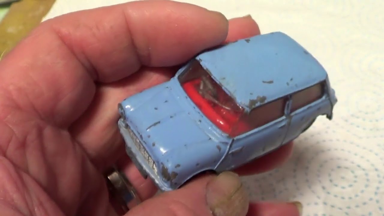 RESTORATION OF A CORGI TOYS MORRIS MINI MINOR & MINI-COOPER WITH DE-LUX WICKERWORK.