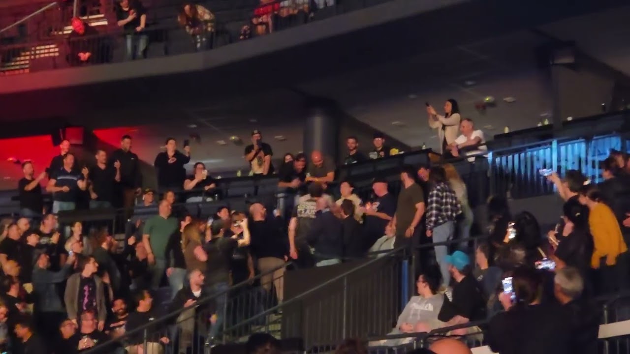Bush - Flowers on a Grave @ Place Bell , Laval  ( Gavin Rossdale goes into the crowd full run )