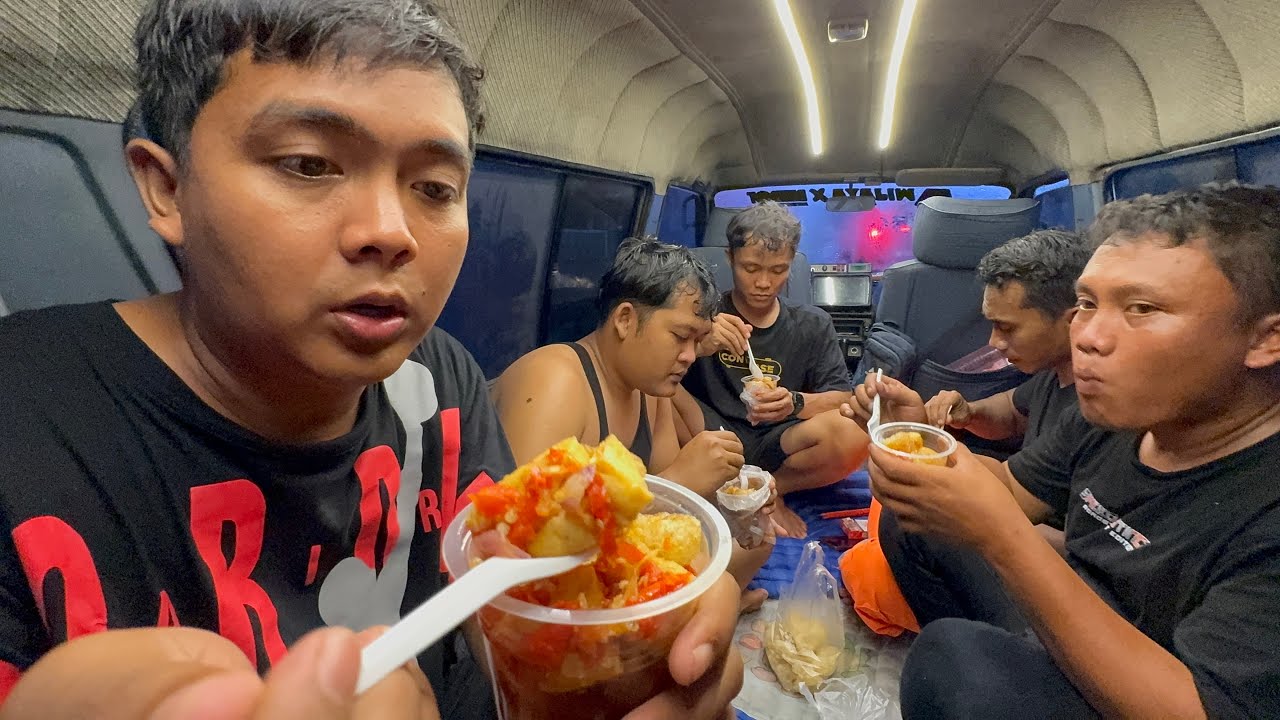 DI KEJAR HUJAN HABIS HABISAN ! - TAHU GEJROT DALAM MOBIL CARRY SOLUSINYA ! 😍🤤🔥✅