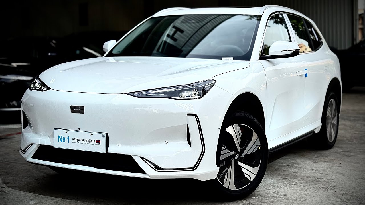 2025 GEELY E5 - Battery Electric Compact Crossover SUV (White)
