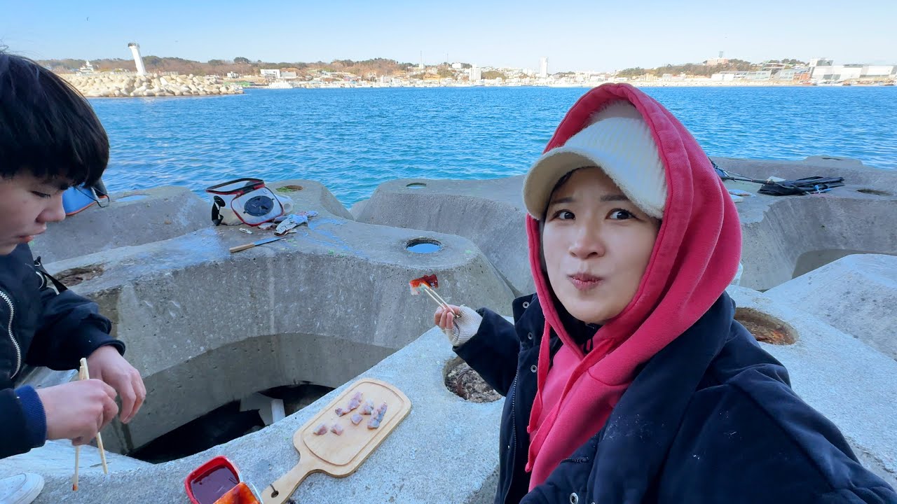 울진 죽변항 바다에서 고등어 낚아 회 떠먹고 고등어 김치찜 해먹는 일상