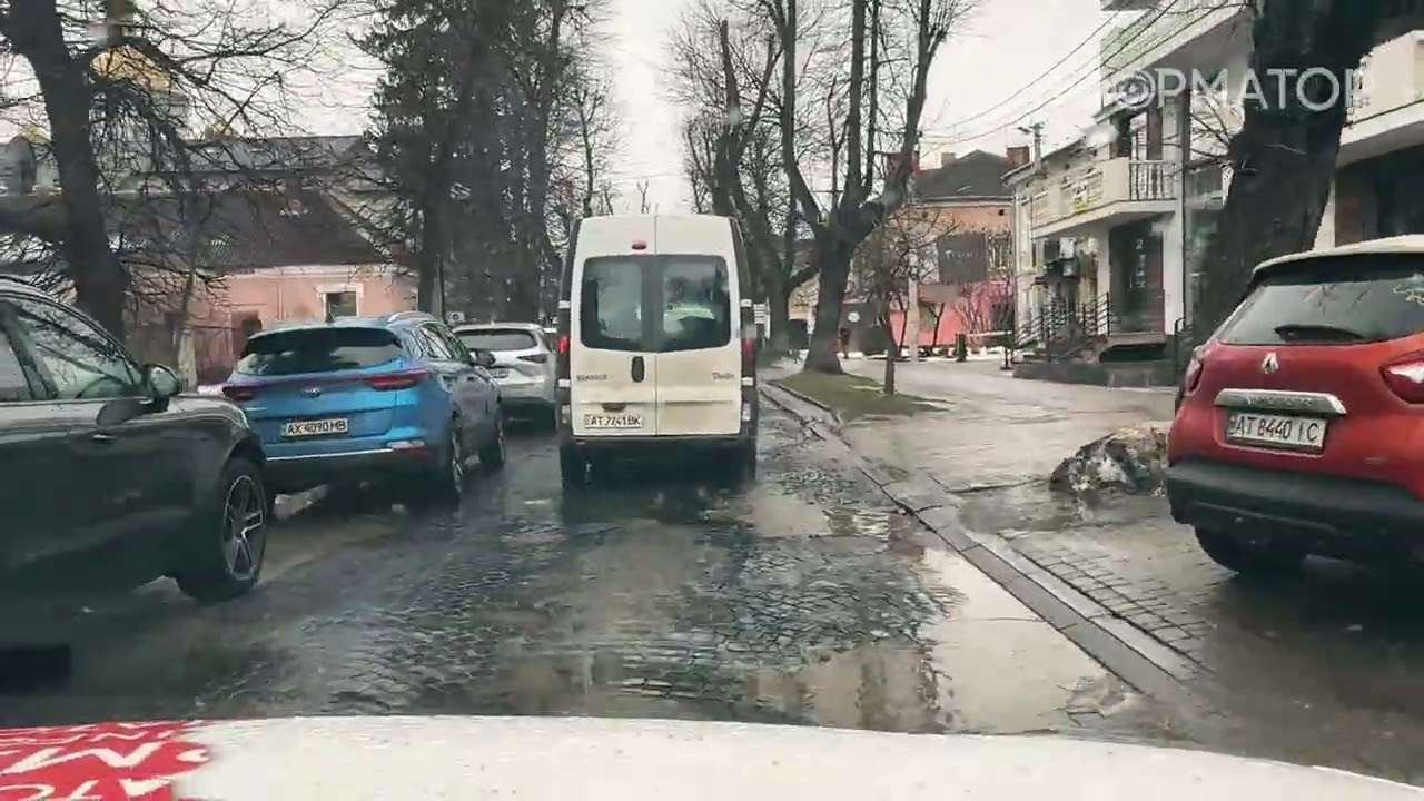 Коломия відкрила ямковий сезон: де найгірші дороги та коли їх лагодитимуть