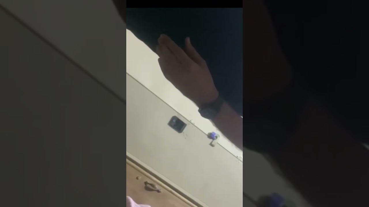 النائب مصطفى سند يؤدب اوراس المشهداني بعد اساءاته المتكررة له وماكو لا اختطاف ولا شي.. طفل وحب يربية