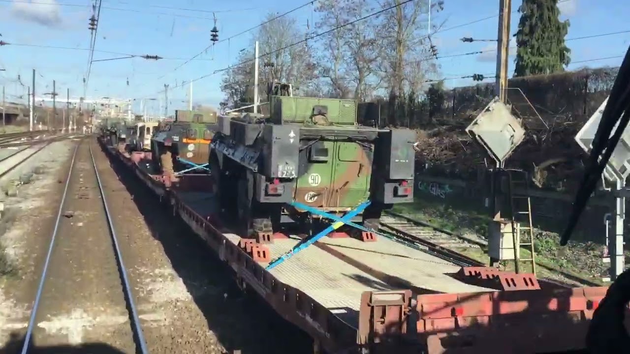 Train militaire en gare de Douai.