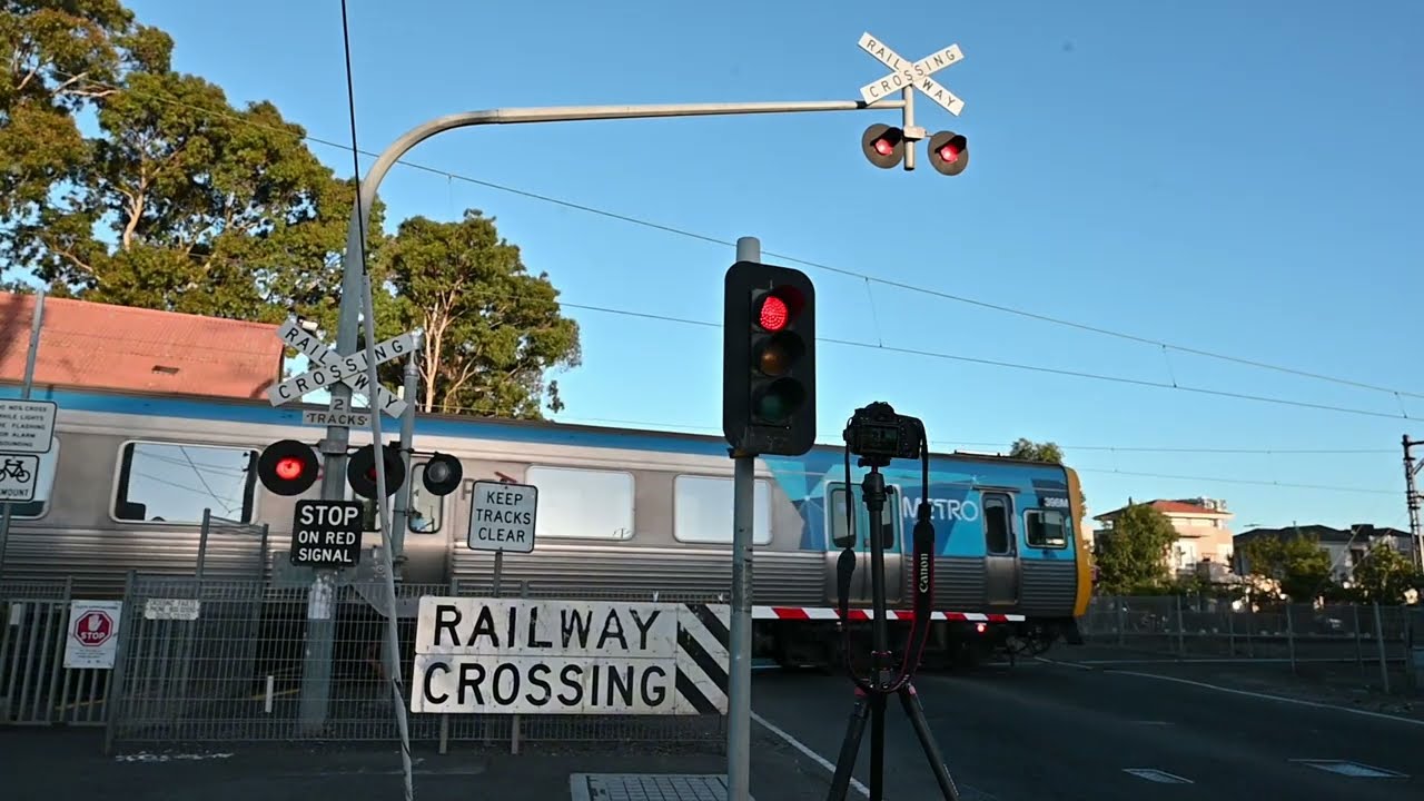 Gaffney Street Street Coburg North/Coburg/Batman - Metro Level Crossing With @OZTP_Nerd2012