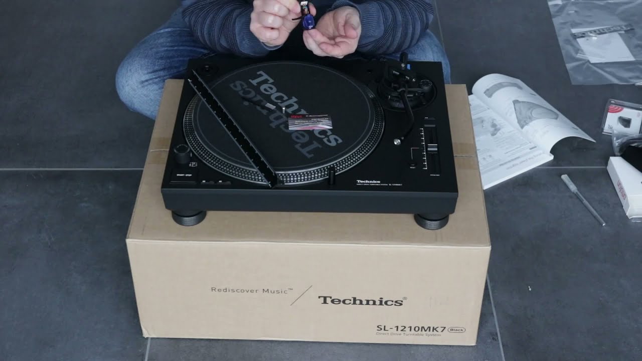 Unboxing a Technics SL-1210 MK7 (with 20x speed)