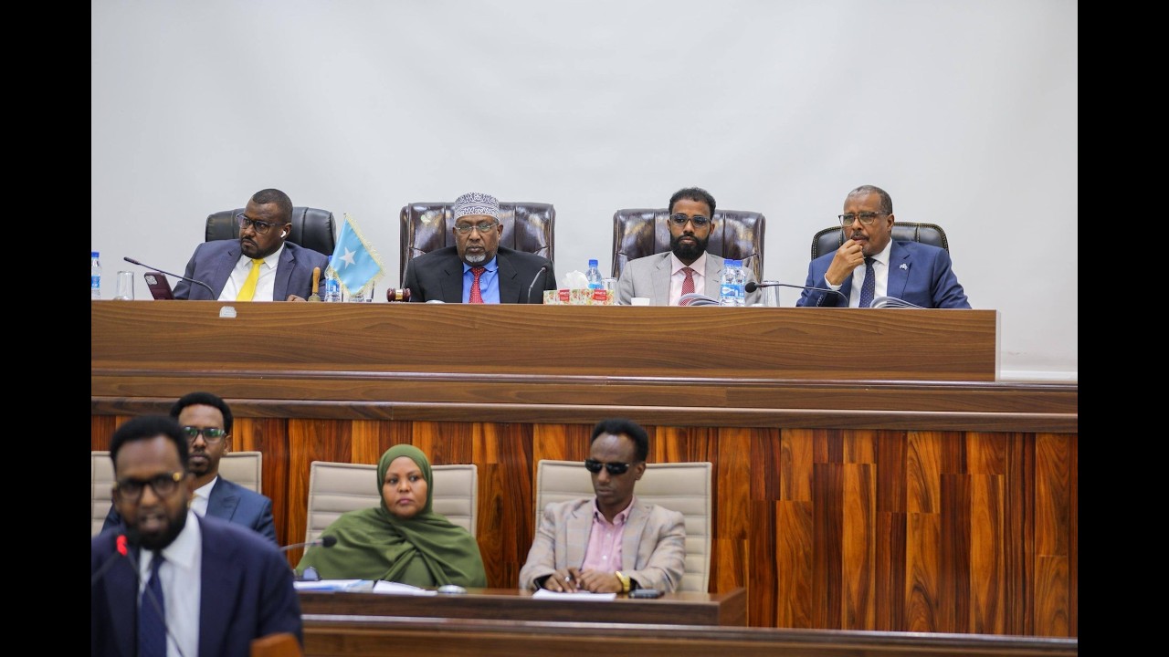 KULANKA LABADA AQAL EE BJFS  IYO DOODA WAX KA BEDELKA DASTUURKA OO MEEL XASAASI AH GALAY.