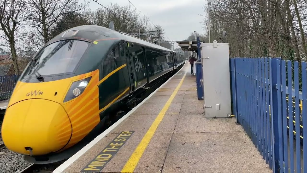 Great Western Railway and CrossCountry Trains at Reading West on January 15th 2022