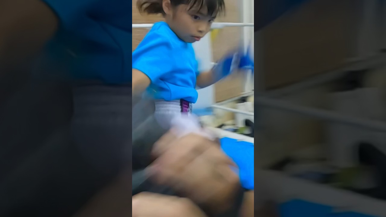 2023/6/21沖縄県名護市・名護ムエタイスクール　小学生　ミドルキック連打