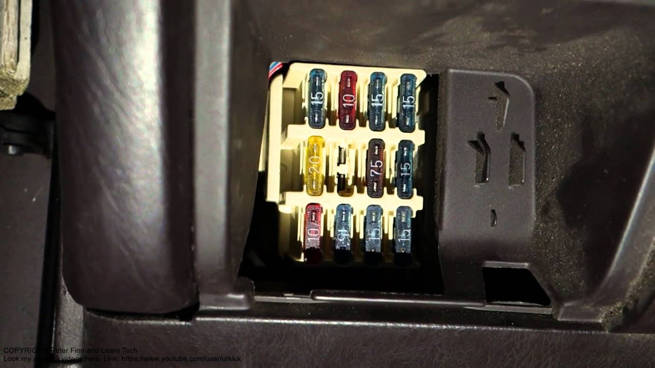 How to replace fuse side flasher lights Toyota Camry. Years 1992 to 2002