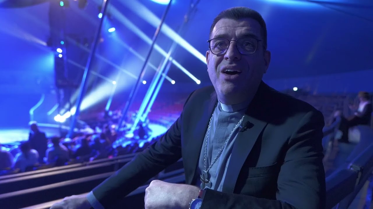Une belle messe de minuit au cirque Gruss célébrée par notre évêque, Mgr Etienne Guillet