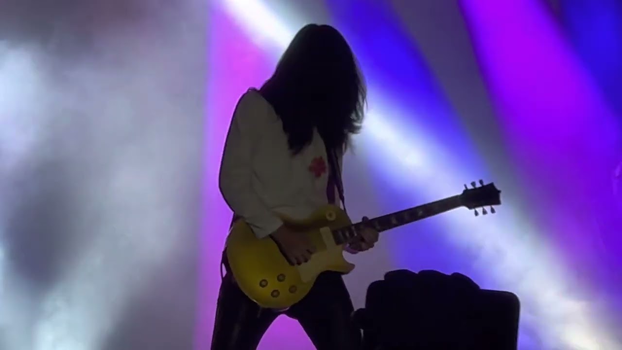 Epic Guitar Duel: Nuno Bettencourt vs. Mateus Asato - june 23