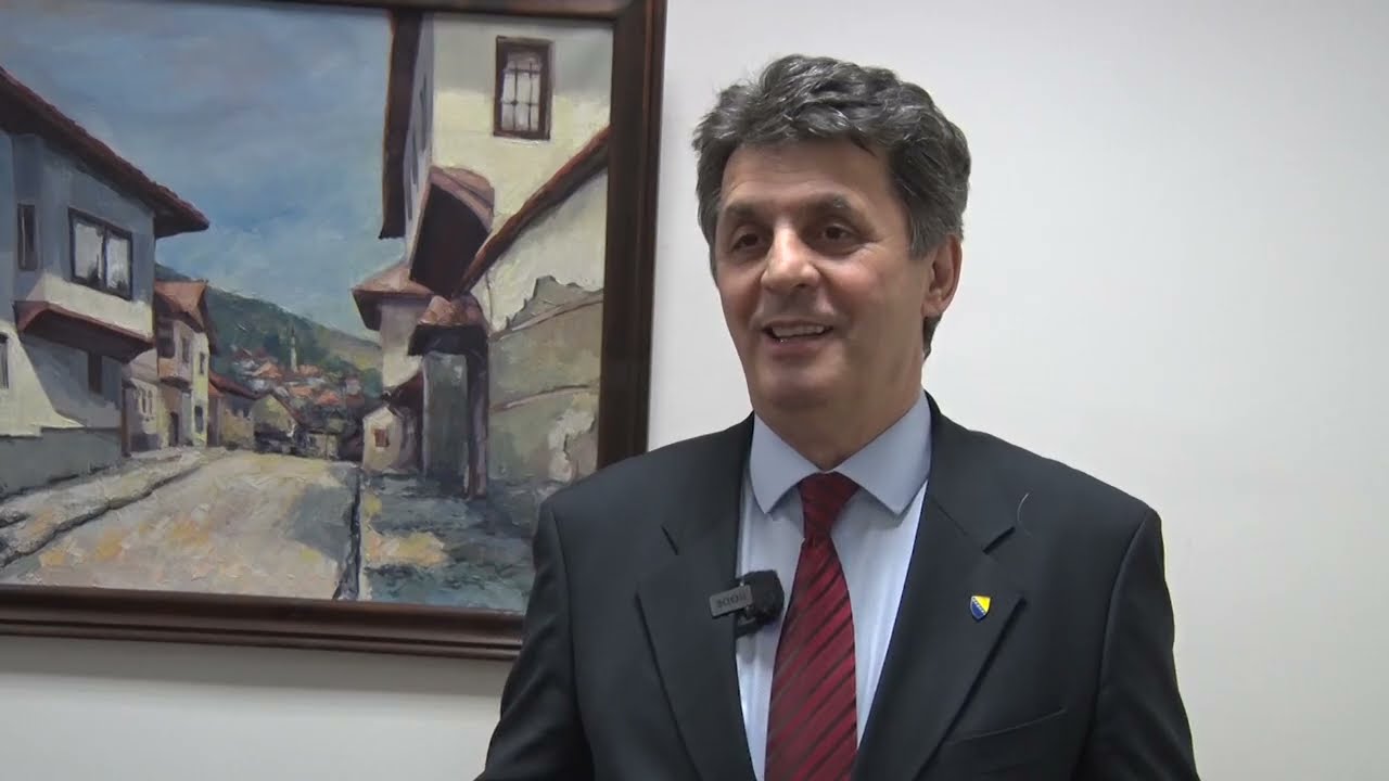 Tešanjska hronika 999: Promovirana knjiga Senadina Lavića 