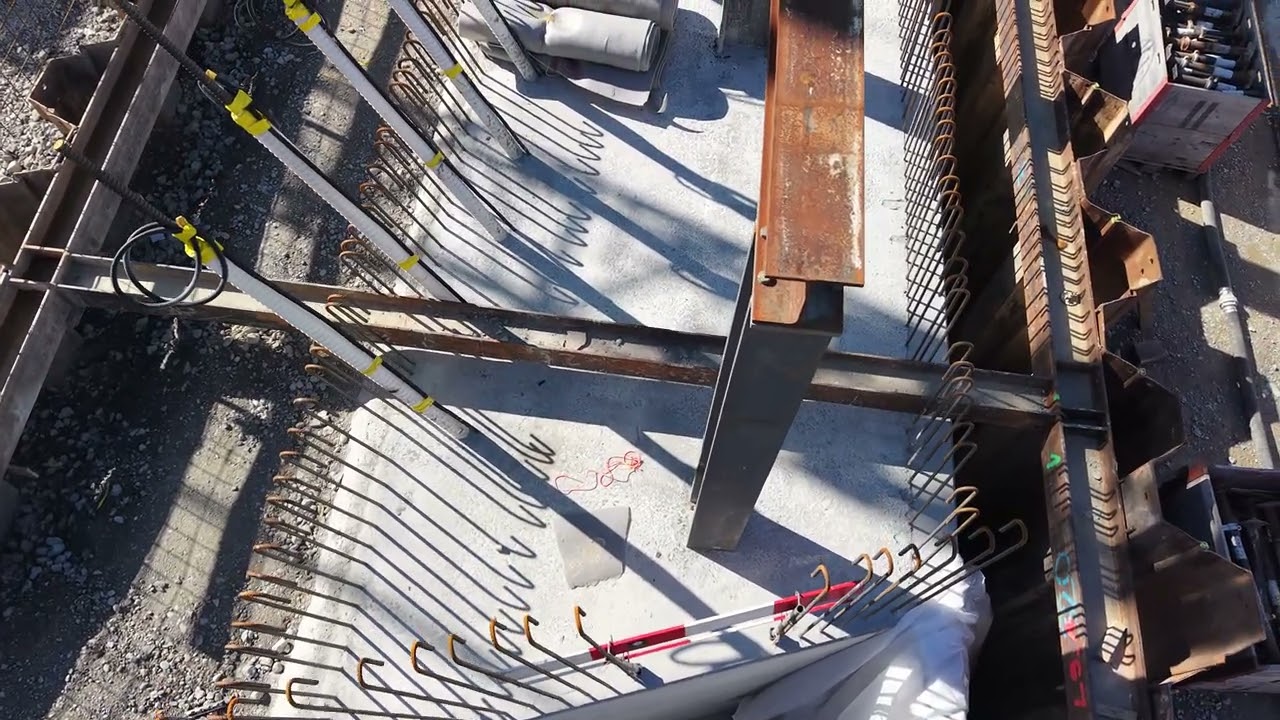 2026-03-17 Neubau Sensebrücke. Flug über Flügelmauern und Widerlager linke Senseseite