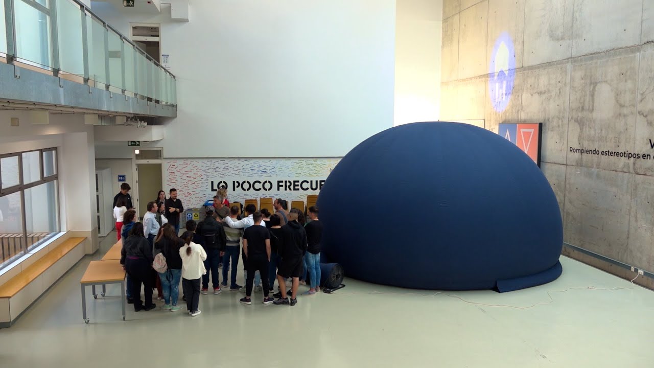 Llega a la UAL un planetario con un simulador 3D de la bóveda celeste