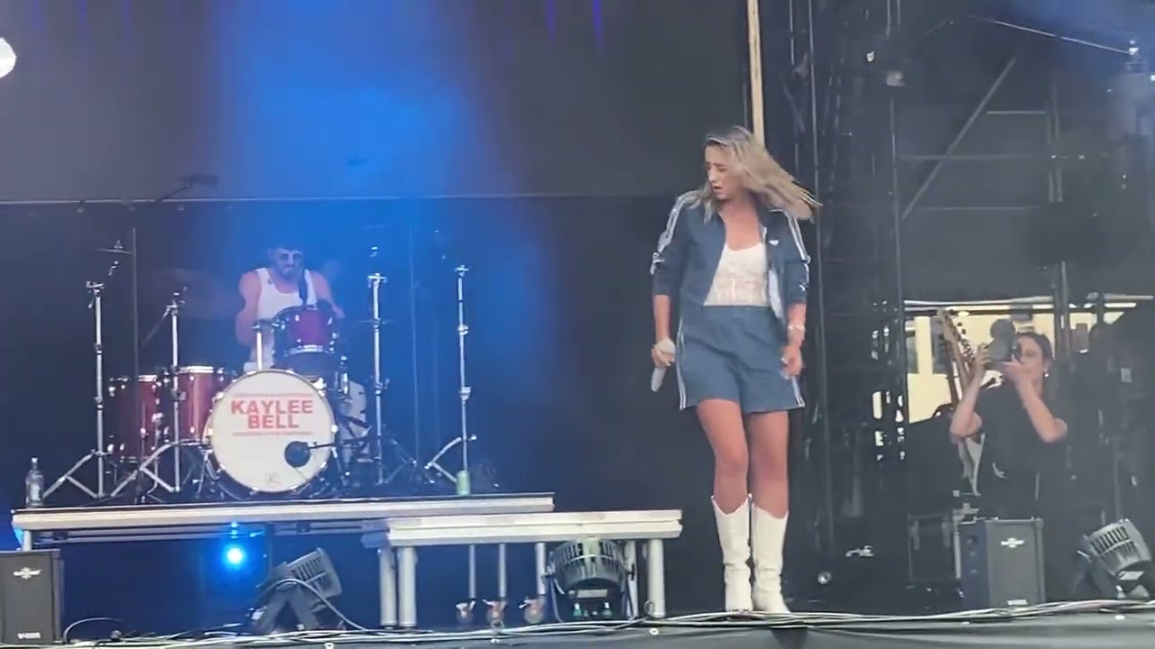 Kaylee Bell - Nights Like This (live)