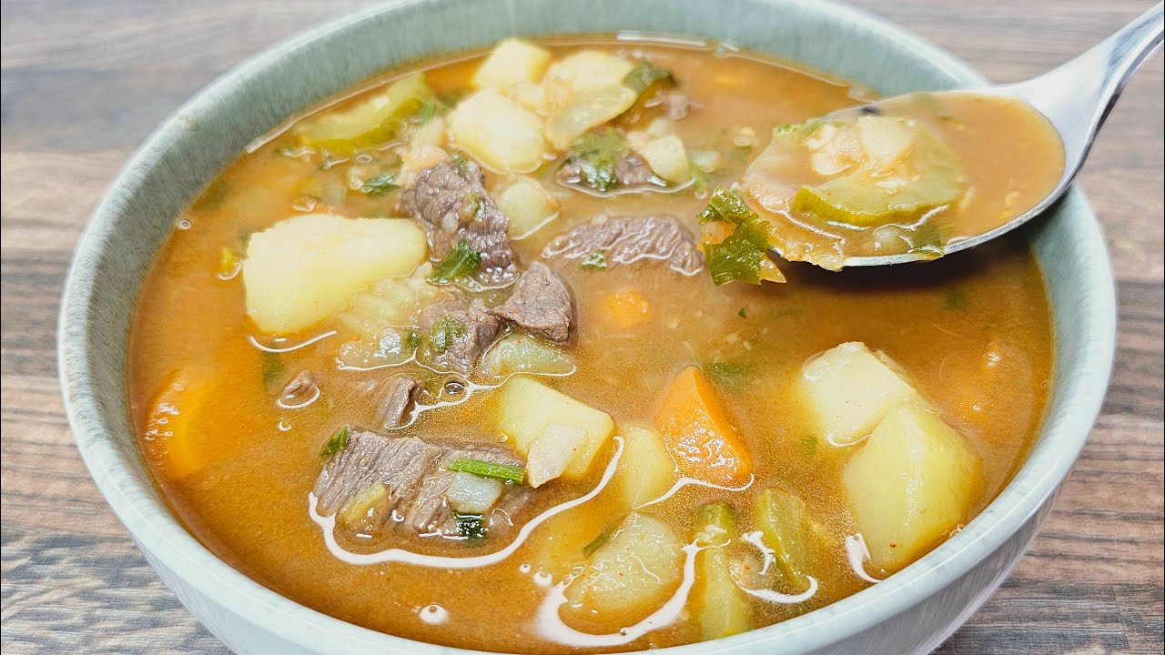 Sehr einfaches, aber sehr leckeres Gulaschsuppenrezept! Schnelles Rindergulasch!