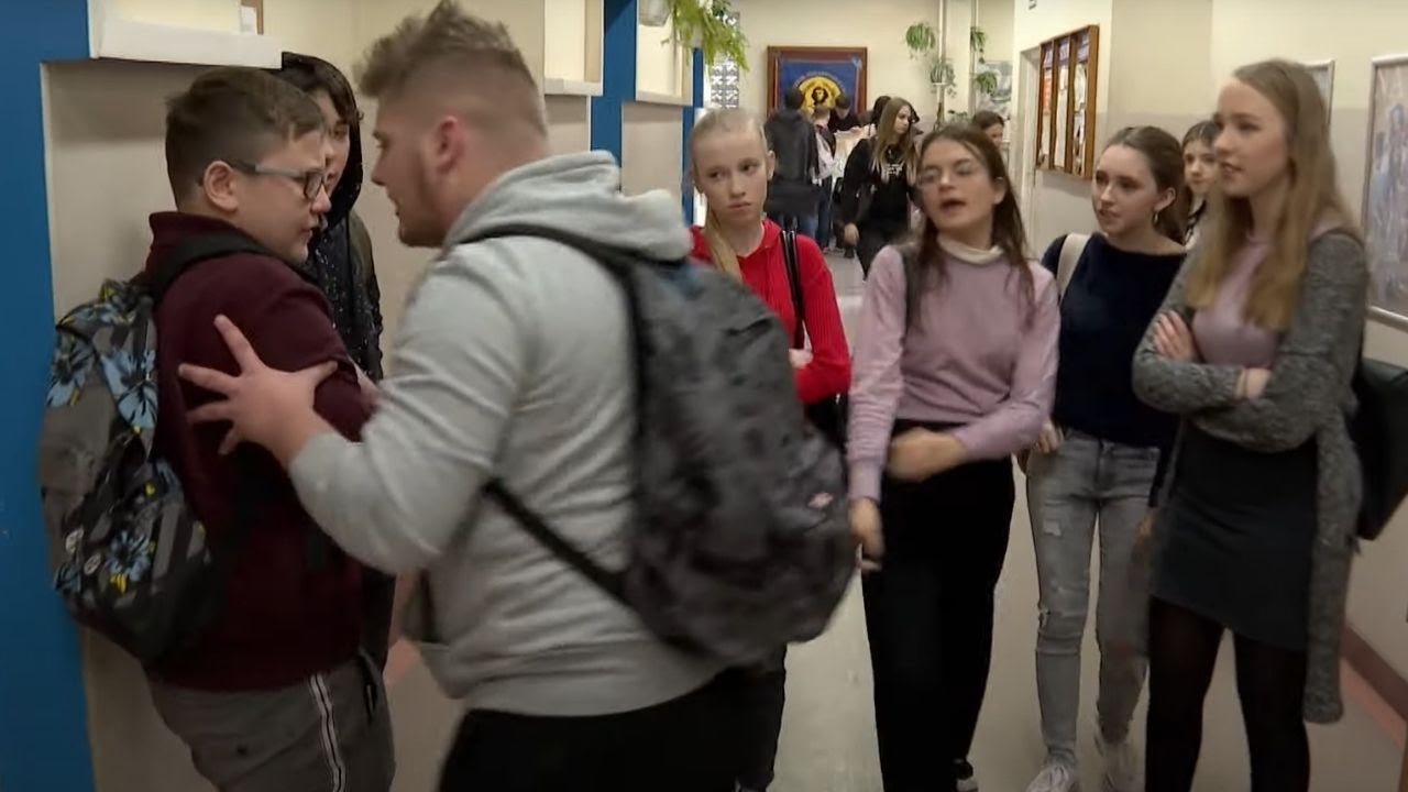 W klasie doszło do rozłamu z powodu szkolnej wycieczki [Szkoła odc. 842]