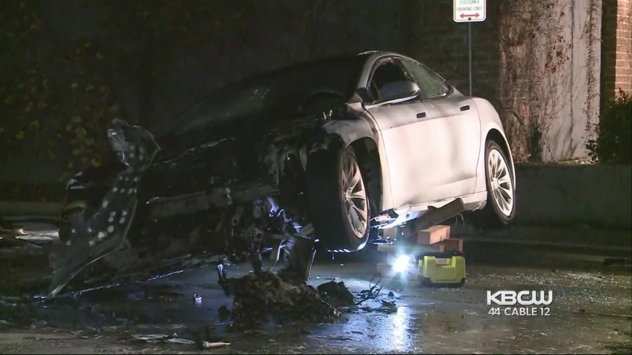 Tesla Mysteriously Catches Fire 10 Mins After Being Towed