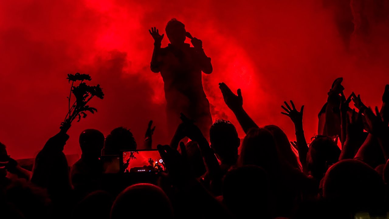 Morrissey - What Ails Aylesbury - I'm Throwing My Arms Around Paris