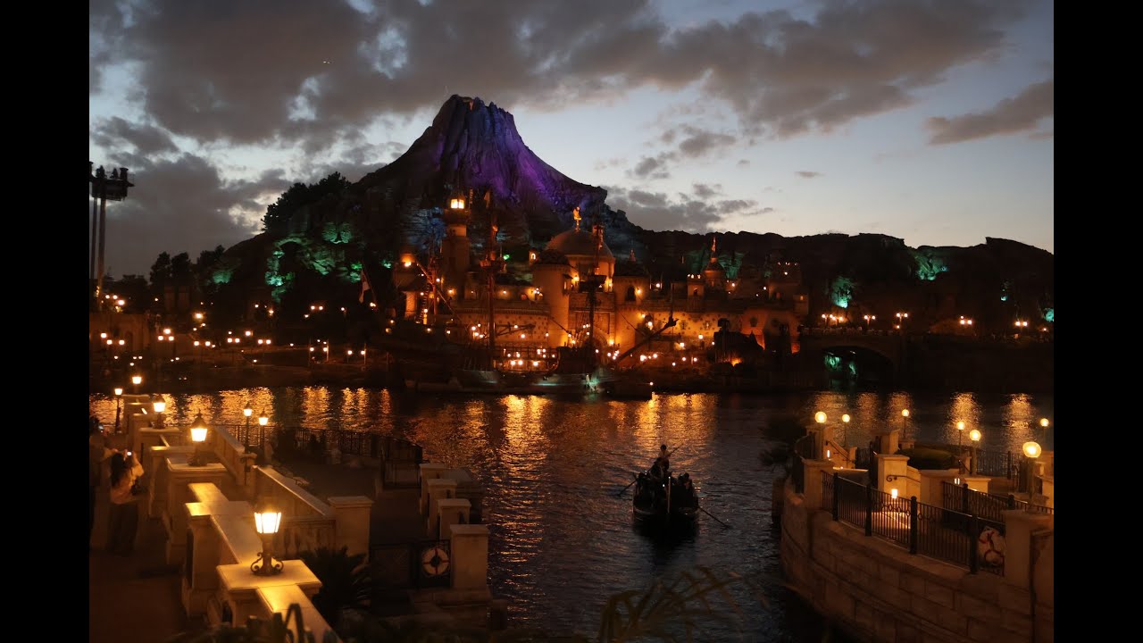 My tour of Tokyo DisneySea at Christmas time!