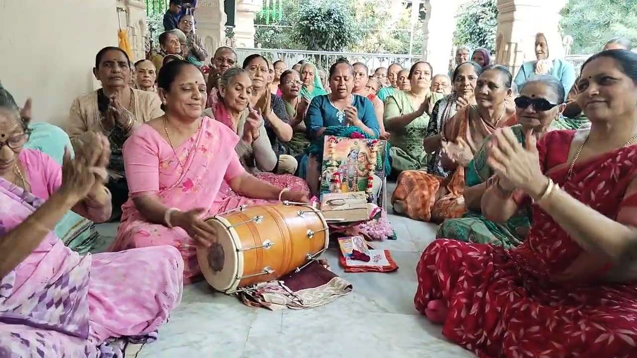 વાલા વ્રજમાં હવે કેમ રહેવાશે માવજી ચોરે મહી