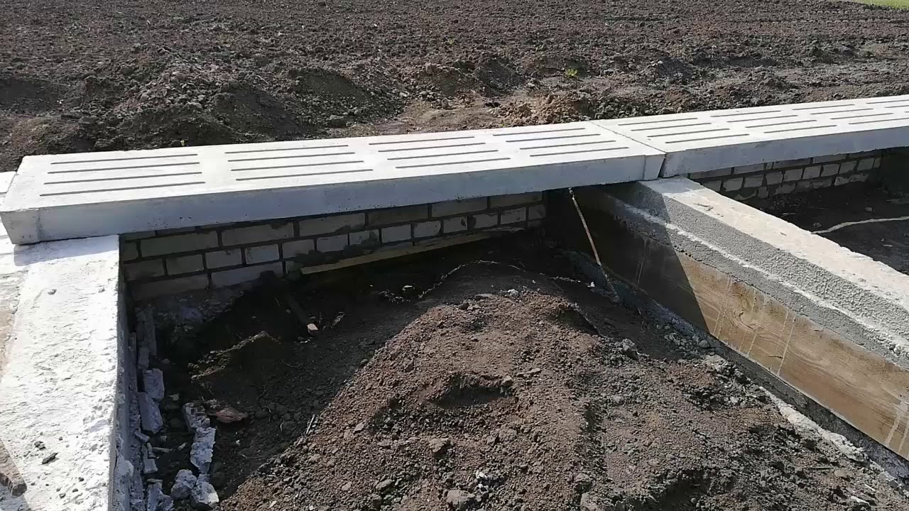 Заливка поперечных стоек  под щелевой пол.