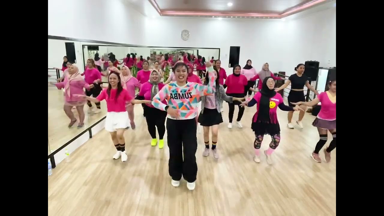 Revuelvelo - ZIN 115 || Salsa || ZUMBA || ZIN Riana