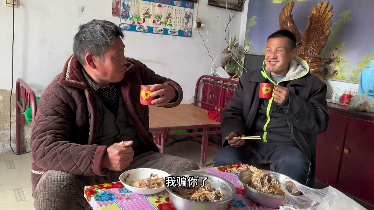 峰现在确实比以前强多了，也比以前自信了，也喜欢说话了，让峰给大家讲讲今天折菜的经历。#我的乡村生活 #原创视频
