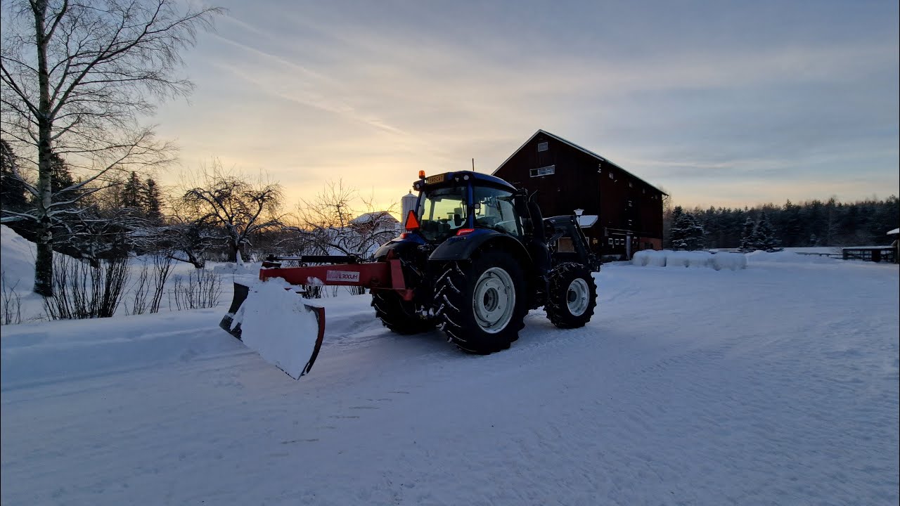 Välillä lumihommissa suunta taakse? Valtra n134d taakseajoleitteet ja ajokahvan säädöt perälevylle.