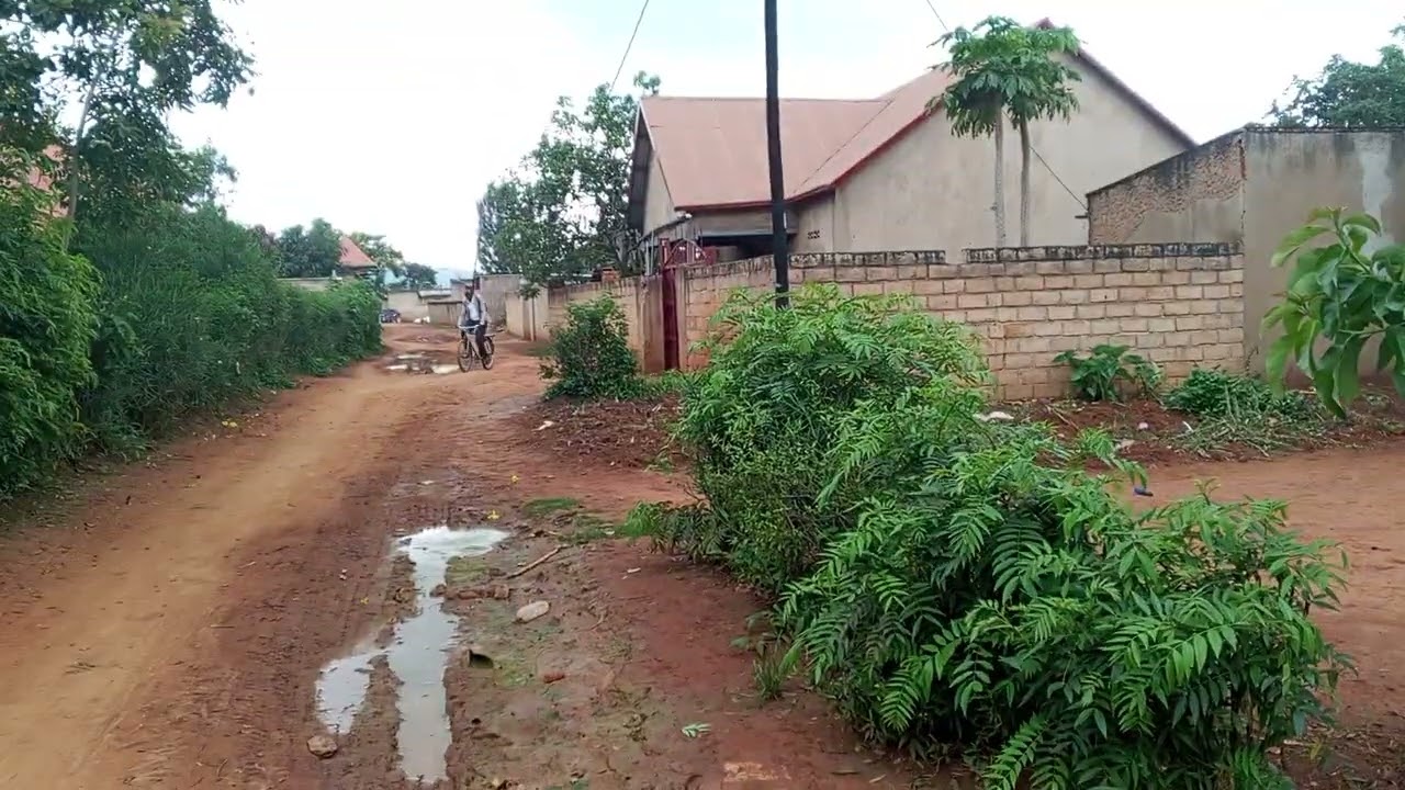 Ubutaka buherereye Bugesera Rweru bushakamo million 25 nyadikira 0788704904