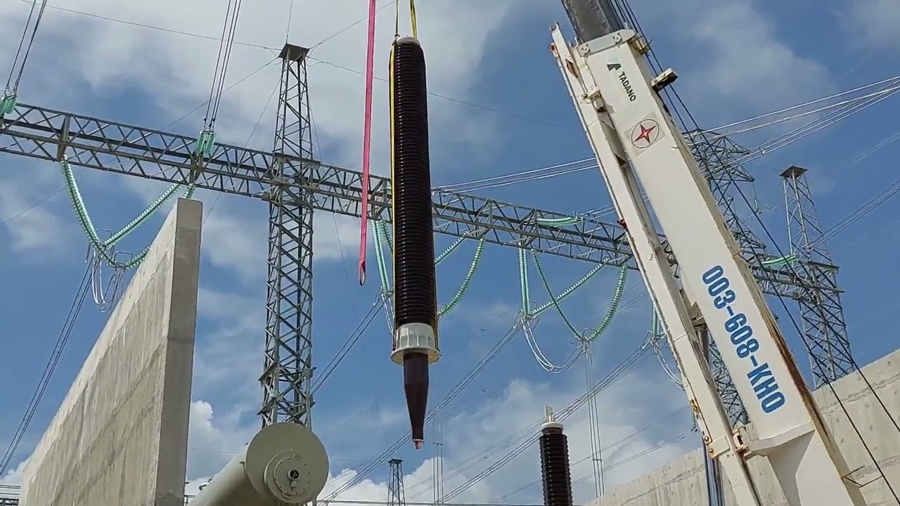 Lắp sứ xuyên CT máy biến áp 500kV | 500kV transformer installation