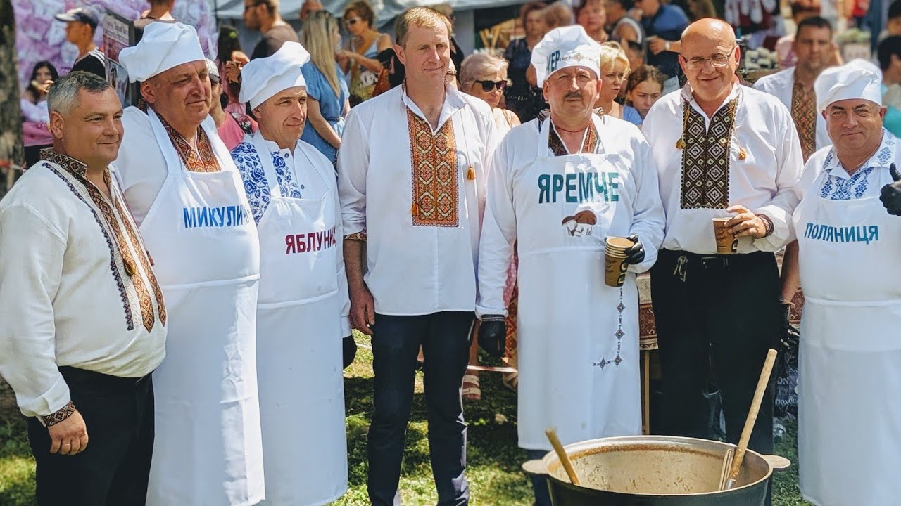 Мер міста Яремче пригощає традиційною Грибною Юшкою на свято міста Яремче 2019!