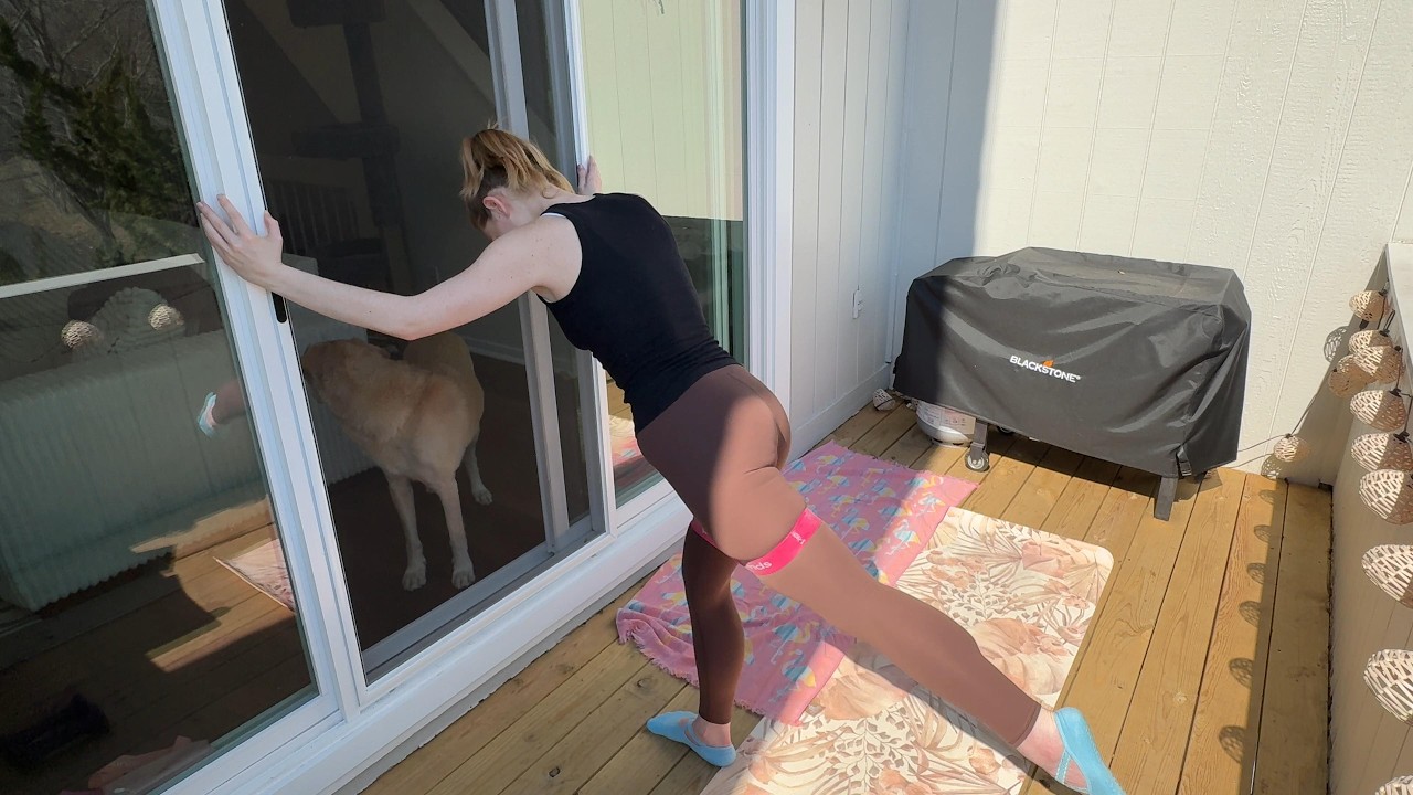 15 Minute Intermediate Workout Targeting the Glutes and Upper Body