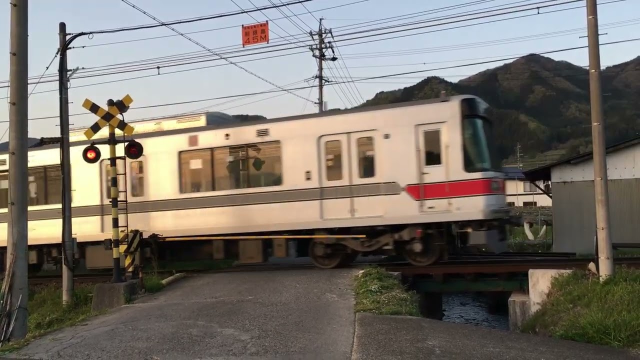 長野電鉄の踏切（上条ー湯田中）長野県