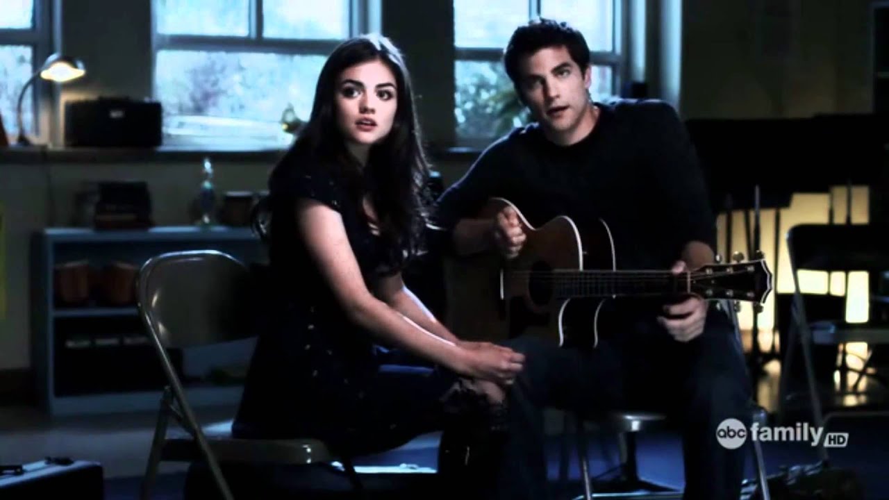 PRETTY LITTLE LIARS-NOEL AND ARIA MOMENTS
