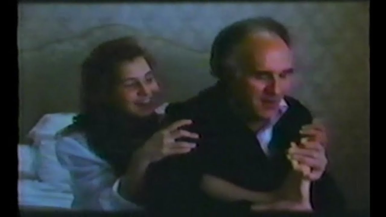 Michel Piccoli dans La petite fille en velours bleu (1978) d'Alan Bridges