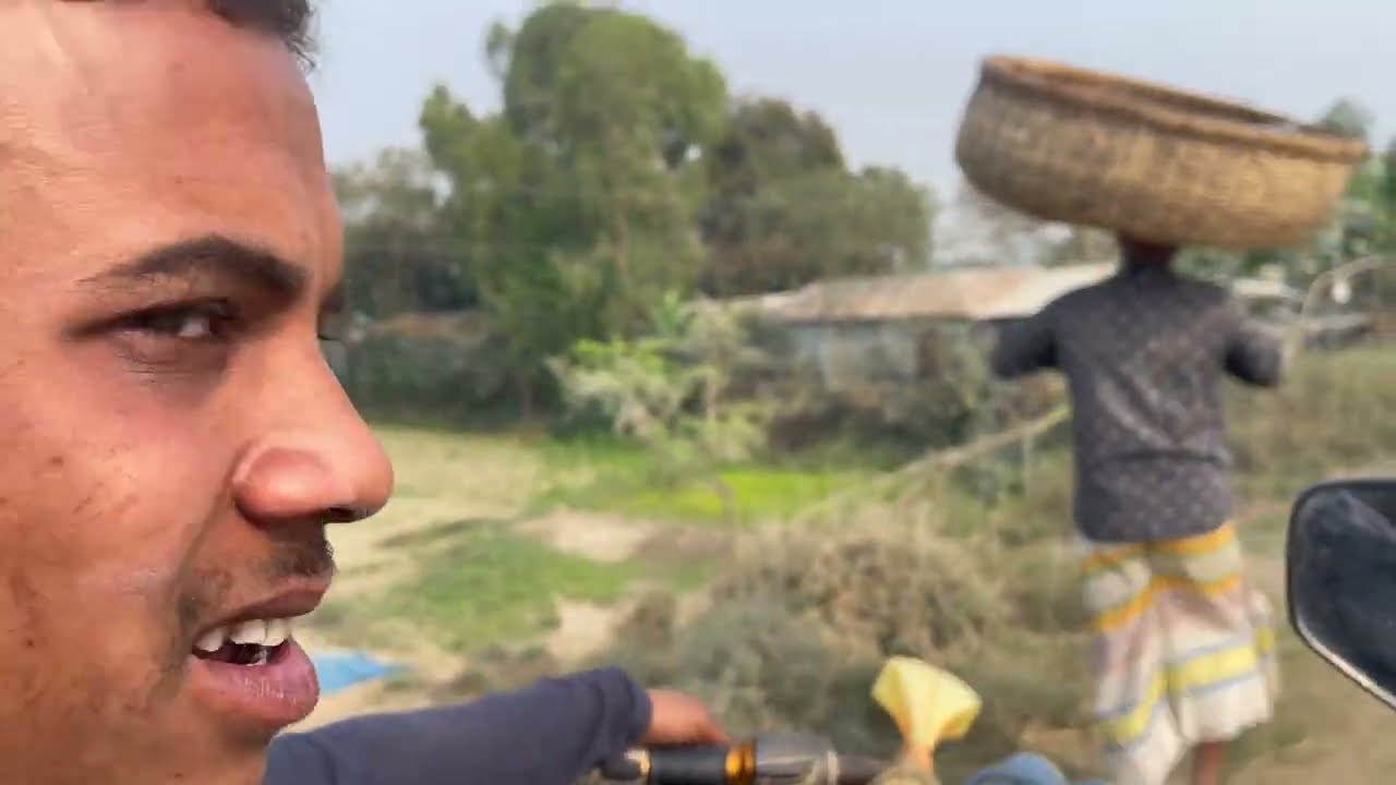 বাধের ওপারের মানুষের চলাচলের রাস্তা। 